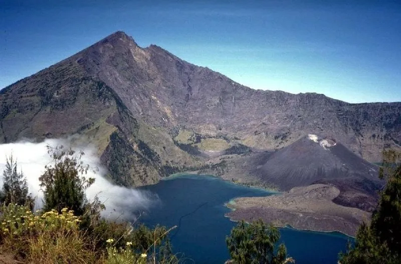 20 Tempat di Indonesia yang Layak Kamu Daki 110