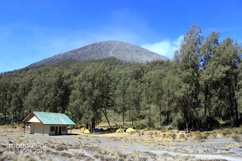 20 Tempat di Indonesia yang Layak Kamu Daki 100