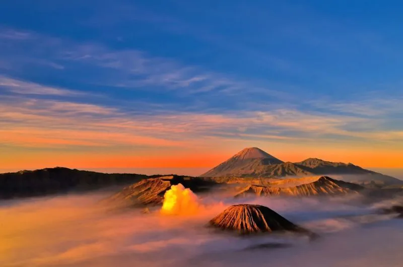 20 Tempat di Indonesia yang Layak Kamu Daki 82
