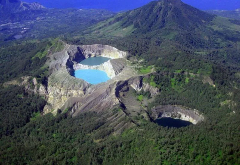 20 Tempat di Indonesia yang Layak Kamu Daki 108