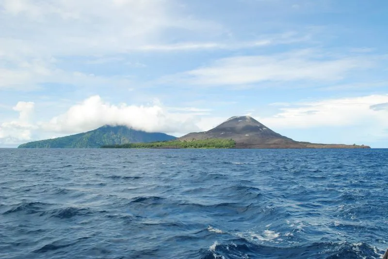 20 Tempat di Indonesia yang Layak Kamu Daki 98