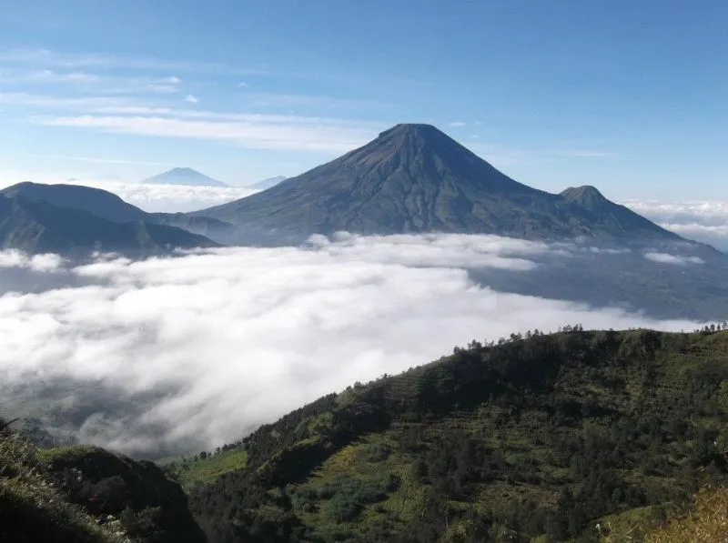 20 Tempat di Indonesia yang Layak Kamu Daki 63