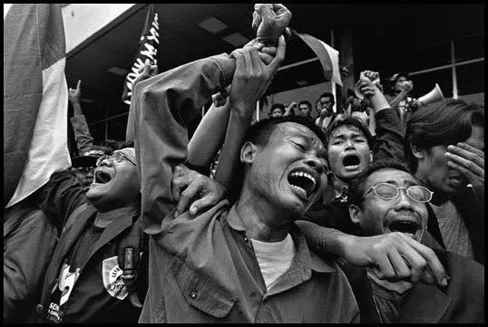 50 Foto Yang Mengajarkanmu Makna Kemanusiaan 71