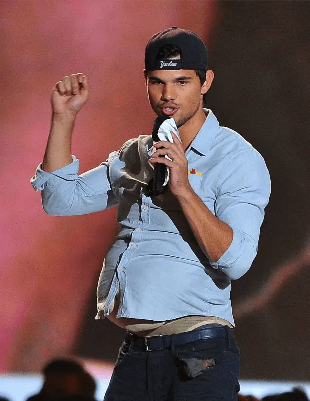 Kumpulan Best Shirtless Performance dari MTV Movie Awards 10