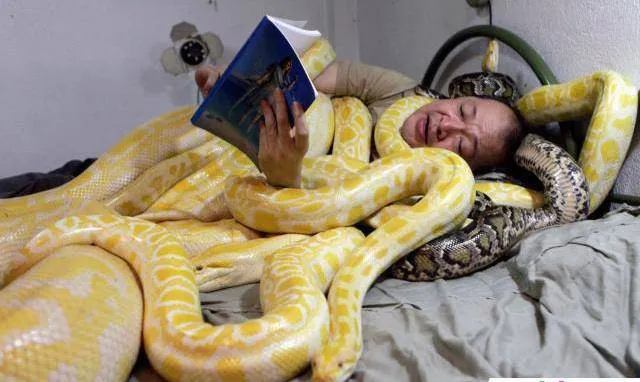 Sssst...Kamu Bisa Bawa yang Lain Ke Tempat Tidur Tanpa Harus Selingkuh 47