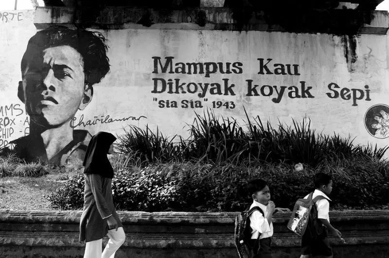 15 Alasan Kenapa Chairil Anwar Lebih Keren Daripada Kamu 25