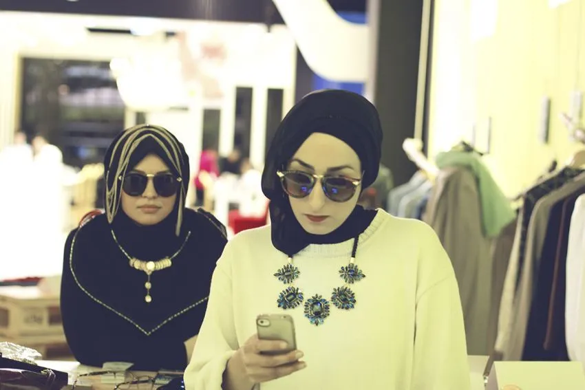 33 Hal yang Membuat Cewek Berjilbab Percaya Kalau Penutup Kepala Ini Berharga 58