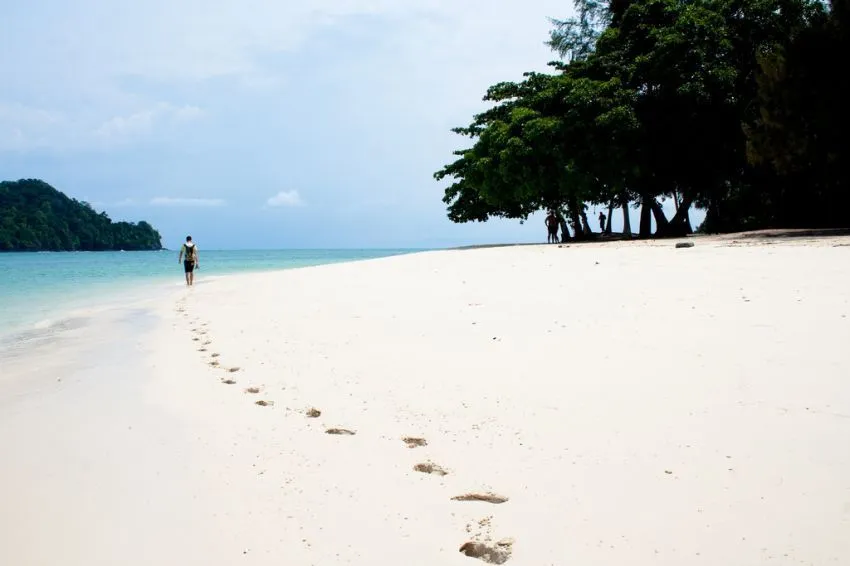 Daftar Pantai Eksotis di Asia Tenggara, Indah Banget! 13