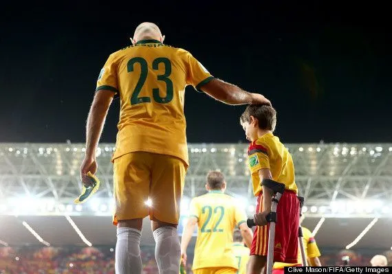 Momen-Momen Emosional Antara Fans Dengan Sepakbola 10