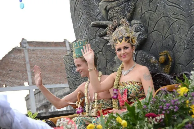 Traveling? Jangan Foto-Foto Doang. Ayo Berteman Dengan Warga Lokal! 15