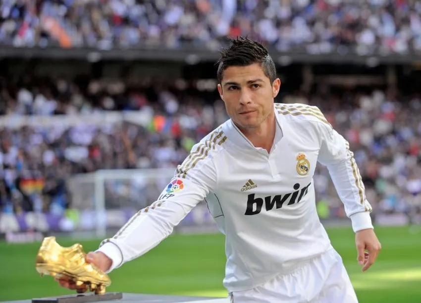 Intip Gimana Messi dan Ronaldo Menghabiskan Duitnya, Yuk. 16