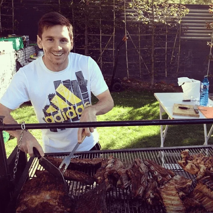 Intip Gimana Messi dan Ronaldo Menghabiskan Duitnya, Yuk. 23