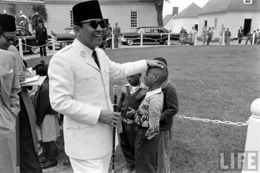 Orang-Orang Yang Sudah Meninggal Namun Dirumorkan Masih Hidup 18
