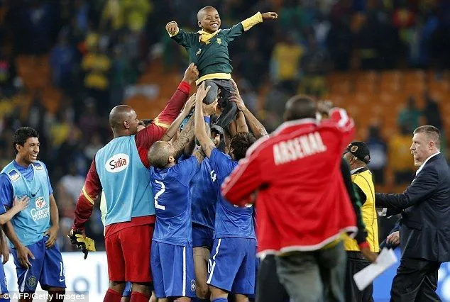 Momen-Momen Emosional Antara Fans Dengan Sepakbola 14