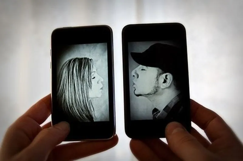 Tips-Tips Menjalani Hubungan Untuk Kalian yang LDR 41