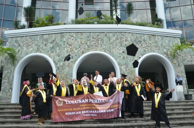 Habis Lulus Kuliah, Mending Kerja Dulu atau Langsung S2? 11