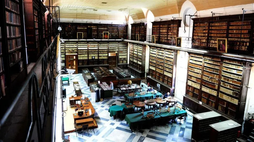 Yakin Kamu Nggak Suka Perpustakaan? Kalau Perpustakaan Yang Ini Gimana? 80