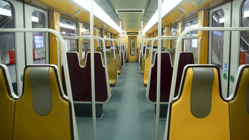 Sepanjang Stasiun-Stasiun Metro: Sebuah Catatan Perjalanan 2