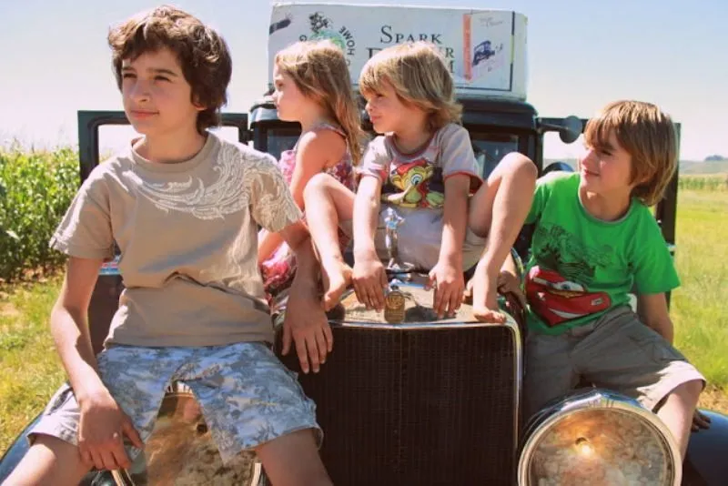 12 Tahun Traveling Sampai Punya 4 Anak! Berani Seperti Mereka? 15