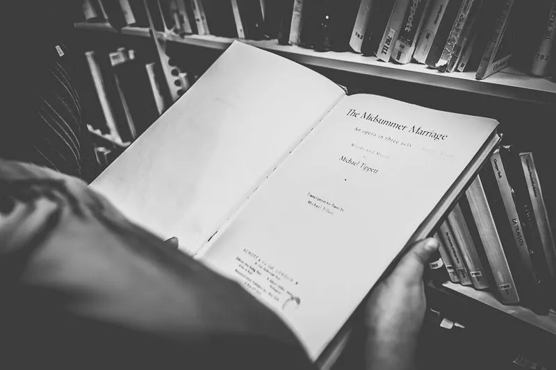 Mau Dapat Kekasih Ideal? Cari Dia yang Hobi Baca Buku 32