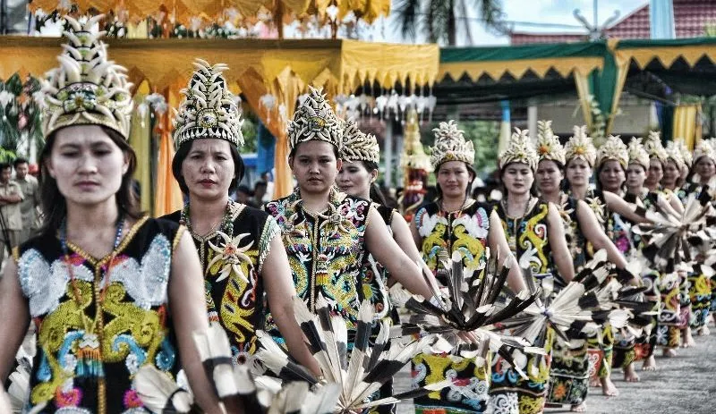 Ini Tanda-Tanda Ketika Keluargamu Blasteran Suku 12