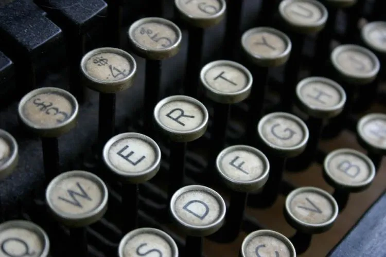 Kenapa Keyboard Selalu QWERTY? Hal Yang Bikin Kamu Penasaran Tapi Malas Google 11