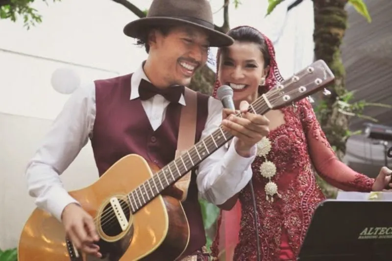 Ini Alasannya Kenapa Kamu Boleh Banget Pacaran Sama Musisi 80