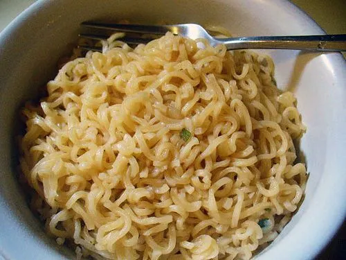 8 Resep yang Bisa Kamu Coba Supaya Mie Instan Nggak Lagi Membosankan 16