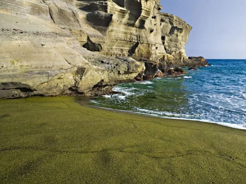 12 Jenis Pantai Menakjubkan dari Seluruh Dunia (Beberapa Ada di Indonesia, Lho!) 41