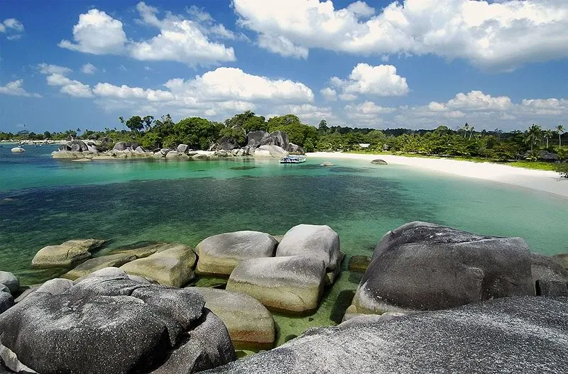 12 Jenis Pantai Menakjubkan dari Seluruh Dunia (Beberapa Ada di Indonesia, Lho!) 48