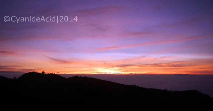 Menyapa Fajar di Gunung Prau 10