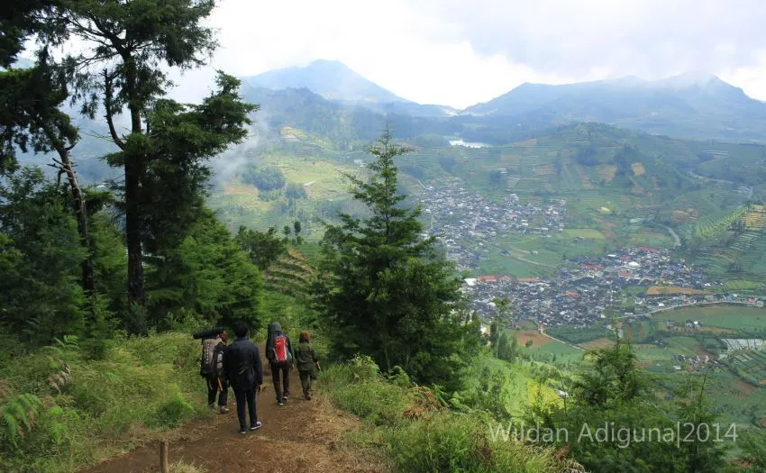 Menyapa Fajar di Gunung Prau 16
