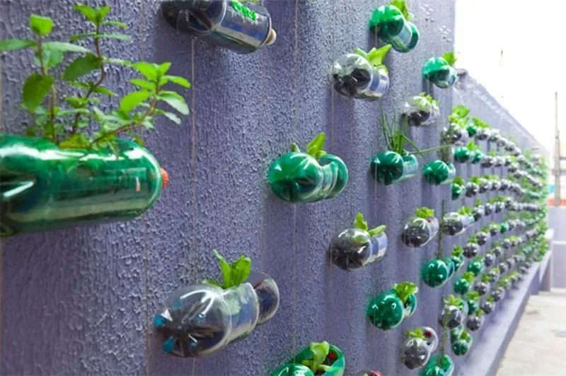Jangan Buang Botol Plastikmu. Ubah Mereka Jadi Hiasan yang Berguna dan Seru! 36
