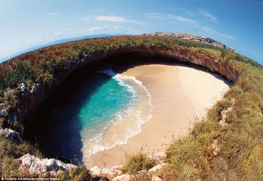 12 Jenis Pantai Menakjubkan dari Seluruh Dunia (Beberapa Ada di Indonesia, Lho!) 52