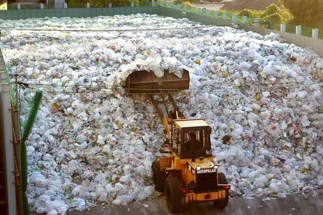 Masih suka mengonsumsi plastik? Pikir lagi! 28