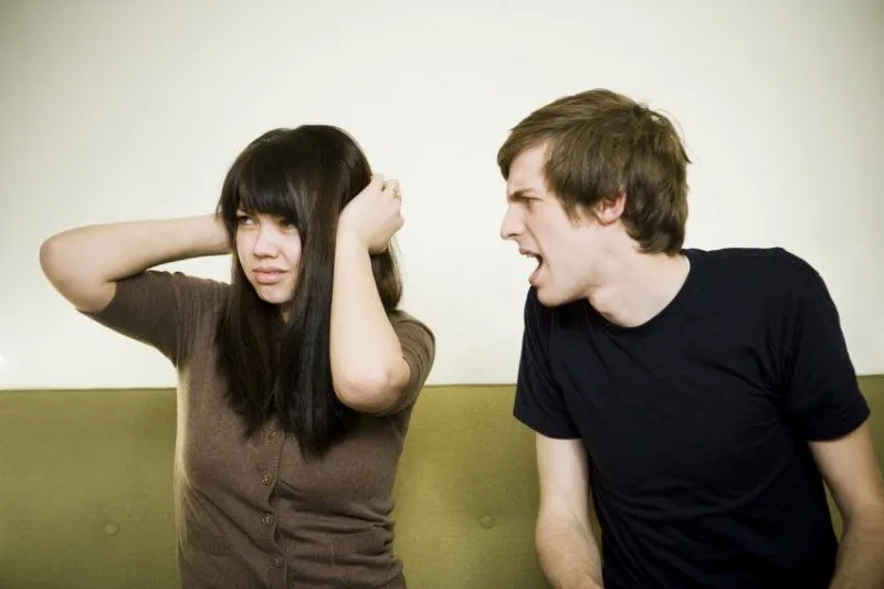 Kelakuan Cowok yang Bikin Cewek Bilang 'Iyuuwwhh!!' 22