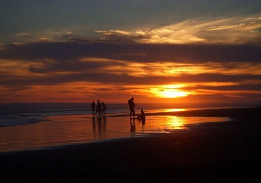 12 Jenis Pantai Menakjubkan dari Seluruh Dunia (Beberapa Ada di Indonesia, Lho!) 51