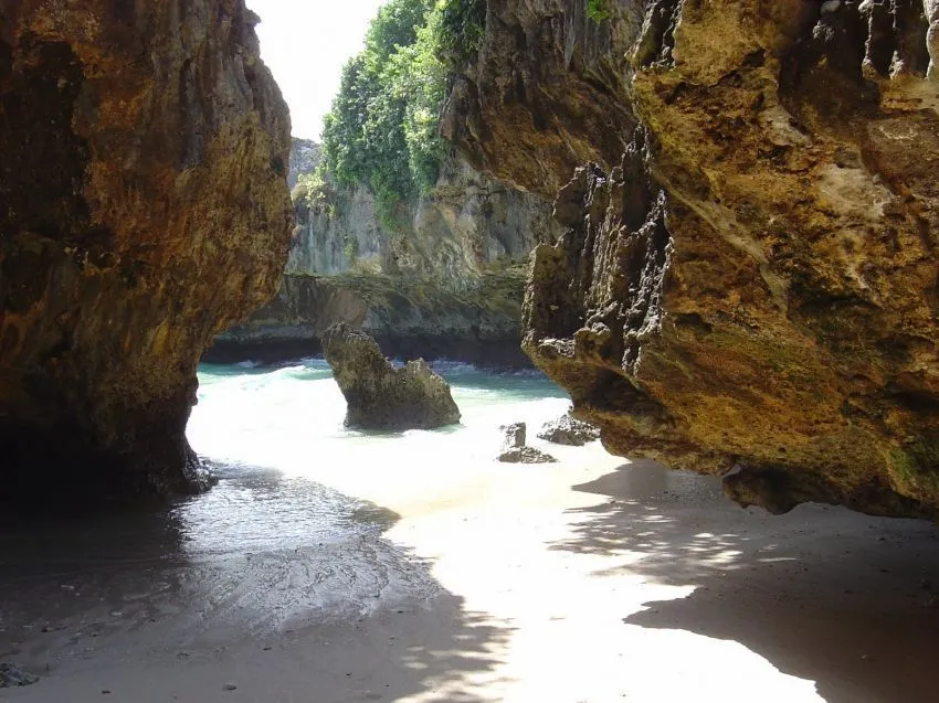 12 Jenis Pantai Menakjubkan dari Seluruh Dunia (Beberapa Ada di Indonesia, Lho!) 54