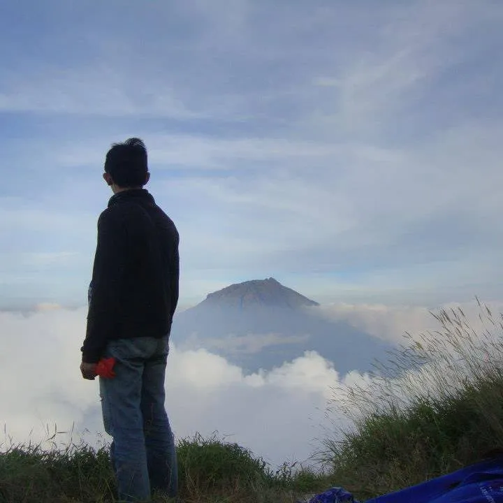 Tips-Tips yang Harus Kamu Baca Sebelum Mencumbui Puncak Gunung 13