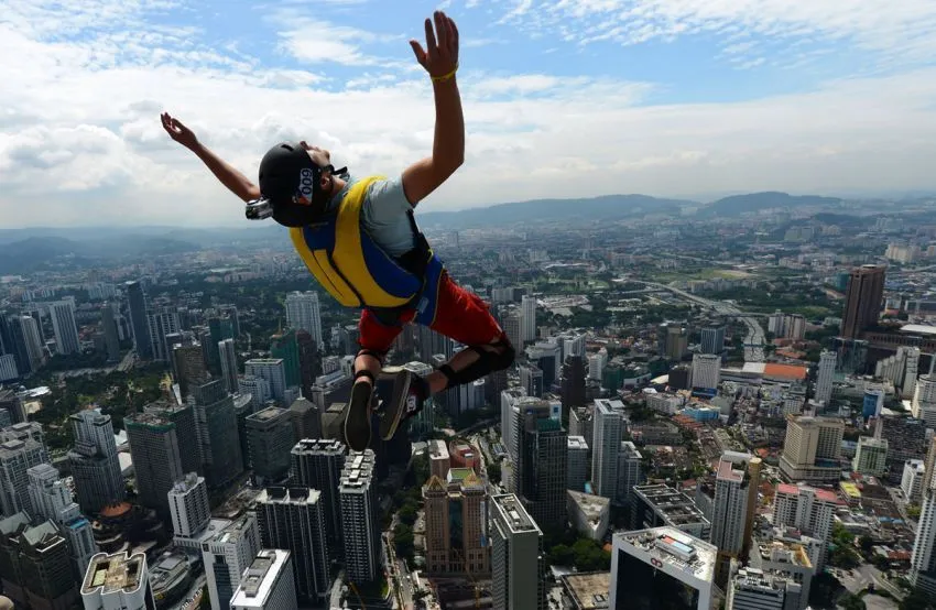 10 Kegiatan Pemacu Adrenalin yang Patut Kamu Cicipi Sebelum Mati 19