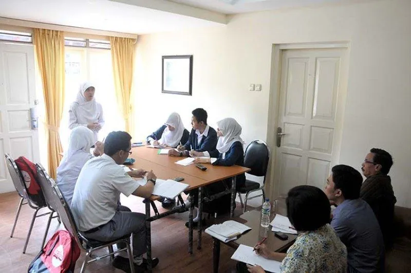 Jatuh-Bangun Kehidupan yang Dirasakan Siswa-siswi SMA Favorit 44