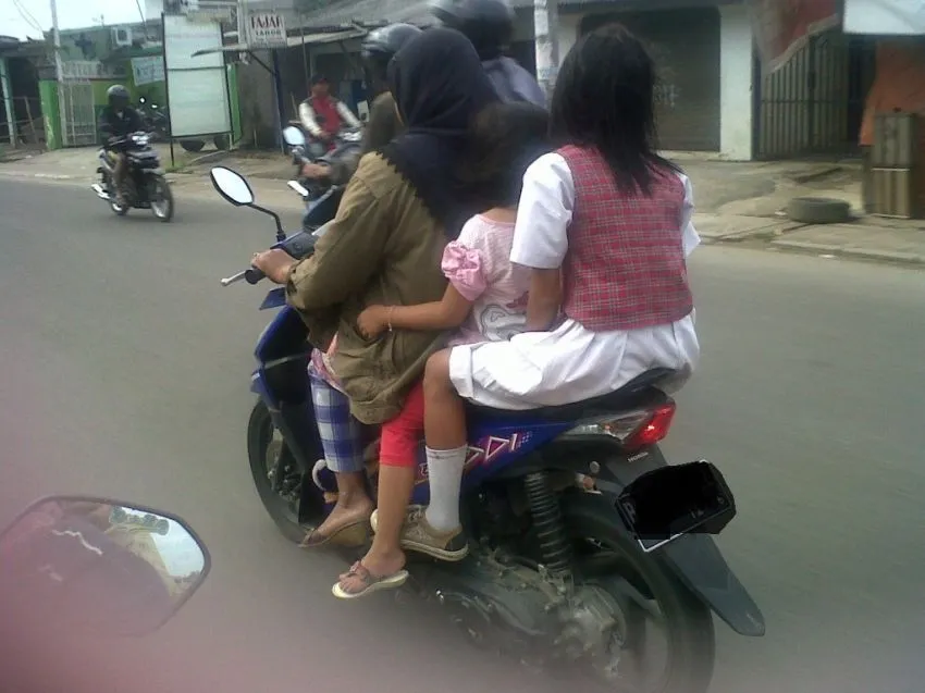 Masih Melakukan Hal-Hal Nggak Legal Ini? Harusnya Kamu Malu! 13