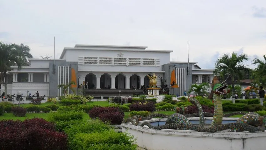 Jalan-Jalan ke Tempat Bersejarah, Yuk! 13