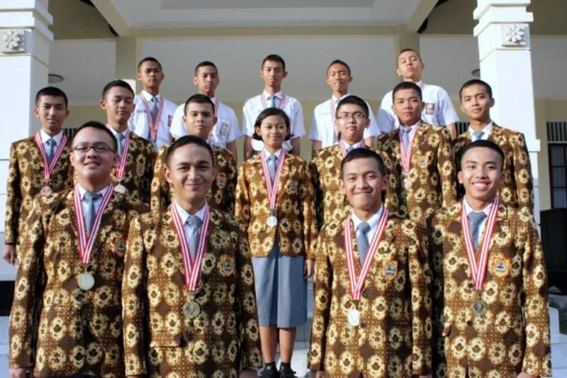 Jatuh-Bangun Kehidupan yang Dirasakan Siswa-siswi SMA Favorit 60
