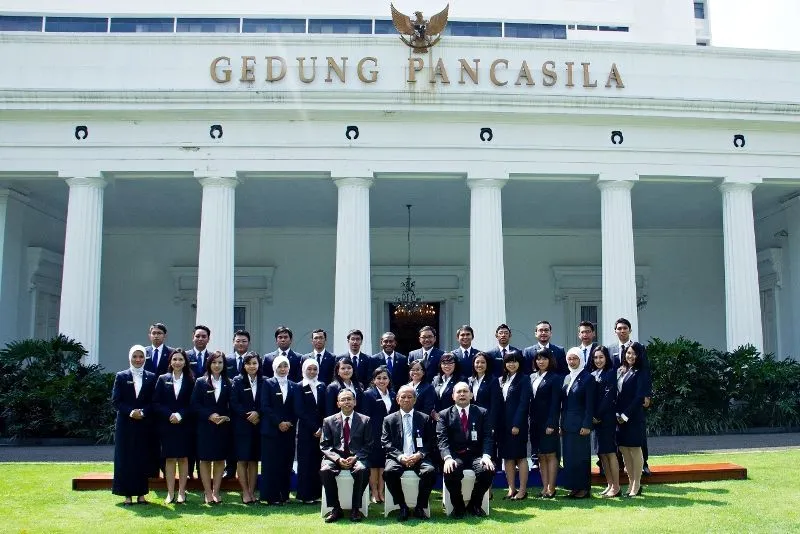 Buat Para Sarjana Sastra, Jangan Galau Memilih Jalan Karirmu Ya... 14