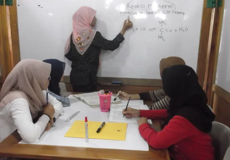 Jatuh-Bangun Kehidupan yang Dirasakan Siswa-siswi SMA Favorit 51