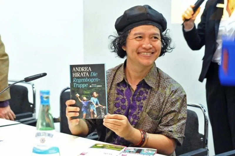 Buat Para Sarjana Sastra, Jangan Galau Memilih Jalan Karirmu Ya... 20