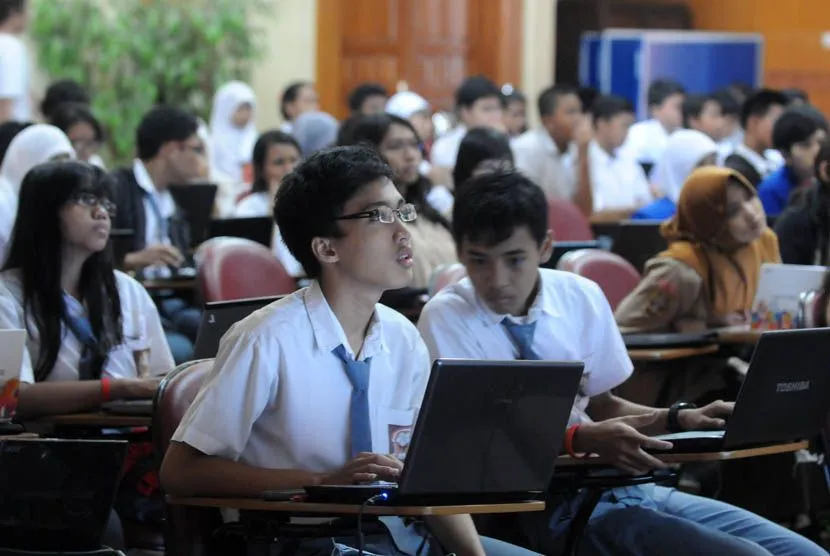 Jatuh-Bangun Kehidupan yang Dirasakan Siswa-siswi SMA Favorit 45