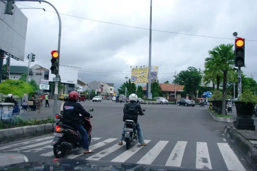 Peraturan Gak Tertulis Di Jalan Raya yang Penting Kamu Tahu 27