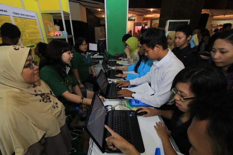 Suka Duka yang Cuma Bisa Dirasakan Oleh Pacar Karyawan Bank 34